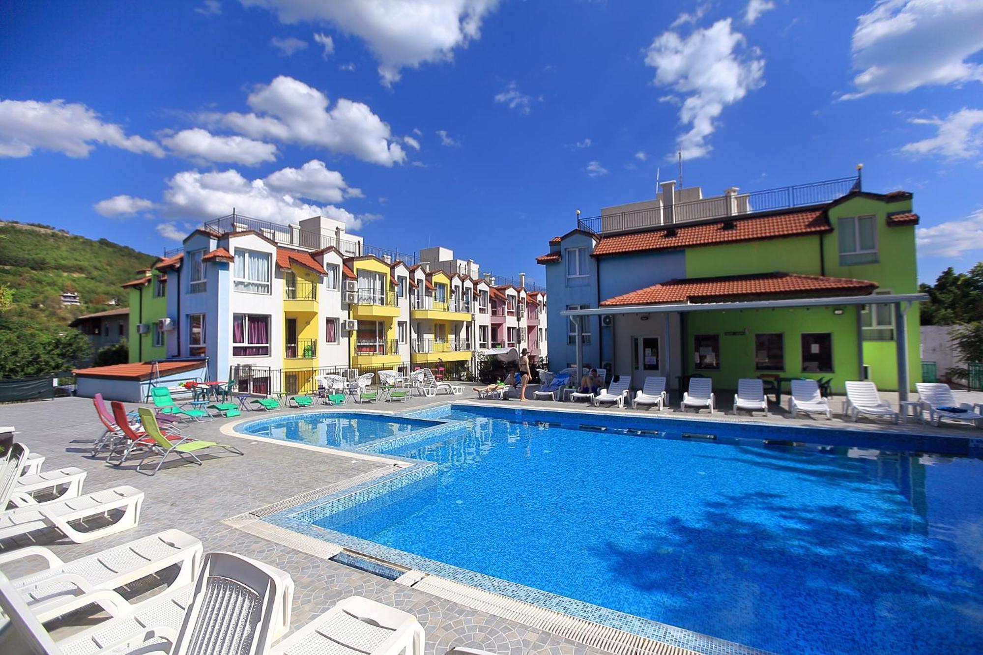 Private Apartment With Parking And Pool 巴尔奇克 外观 照片